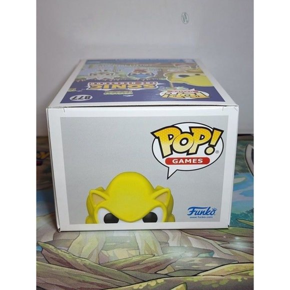 Funko Pop Super Sonic First Appearance #877 Glow SDCC 2022 Summer - Picture 5 of 6